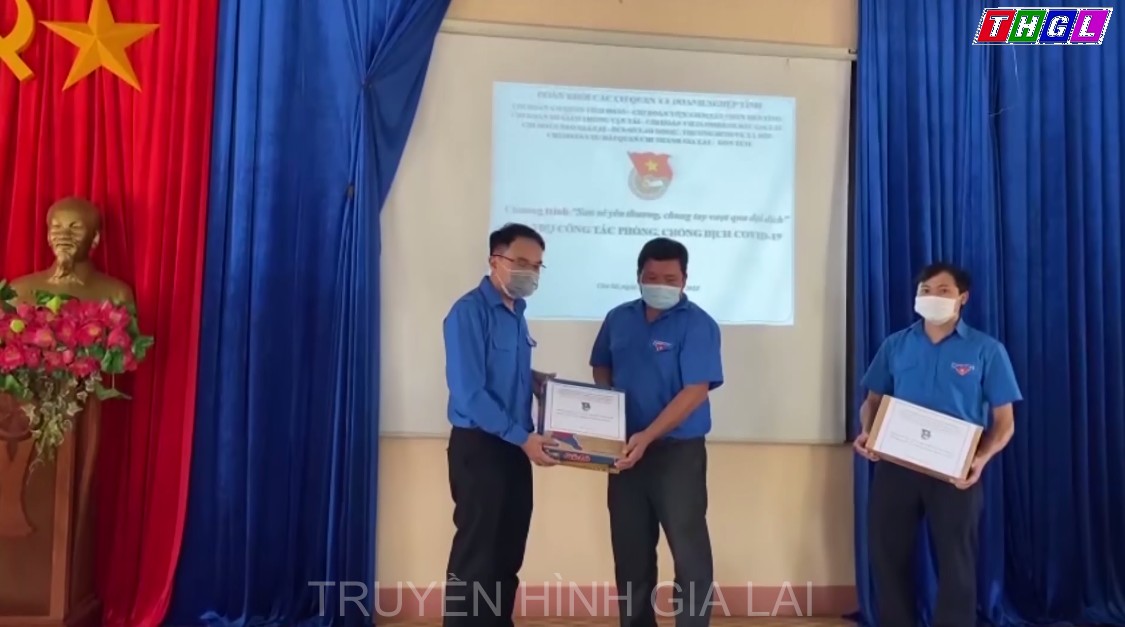 Các cơ sở Đoàn trực thuộc Đoàn các cơ quan và Danh nghiệp vận động ủng hộ quà cho huyện đoàn Chư Sê