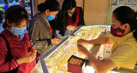 Giá vàng cắm đầu lao dốc