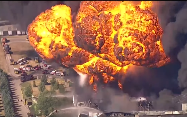 Nổ nhà máy hóa chất ở Mỹ, sơ tán khẩn cấp người dân sống xung quanh