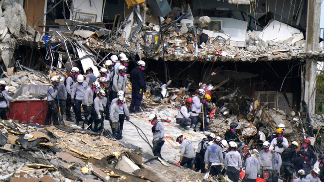 Vụ sập chung cư ở Florida: Số người thiệt mạng tăng lên 10 người, giới chức Mỹ triển khai điều tra thảm họa