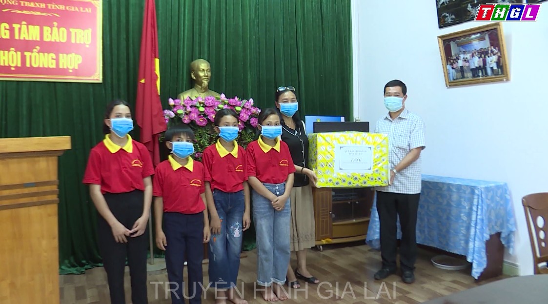 Sở Lao động, Thương binh và Xã hội đi thăm, tặng quà nhân dịp 1/6