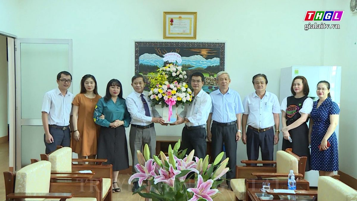 Đồng chí Huỳnh Thế Mạnh – Ủy viên Ban Thường vụ Tỉnh ủy, Trưởng Ban Tuyên giáo Tỉnh ủy thăm, chúc mừng Ngày Báo chí cách mạng Việt Nam 21.6