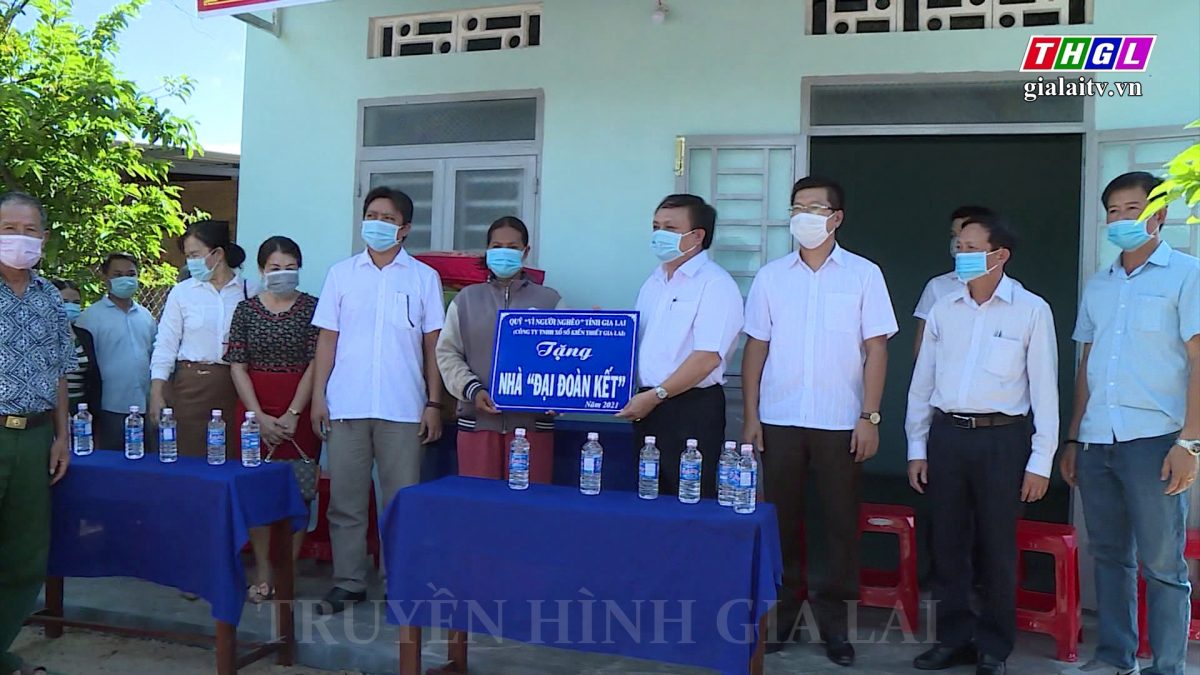 Thị xã Ayun Pa bàn giao nhà “Đại đoàn kết” cho hộ nghèo