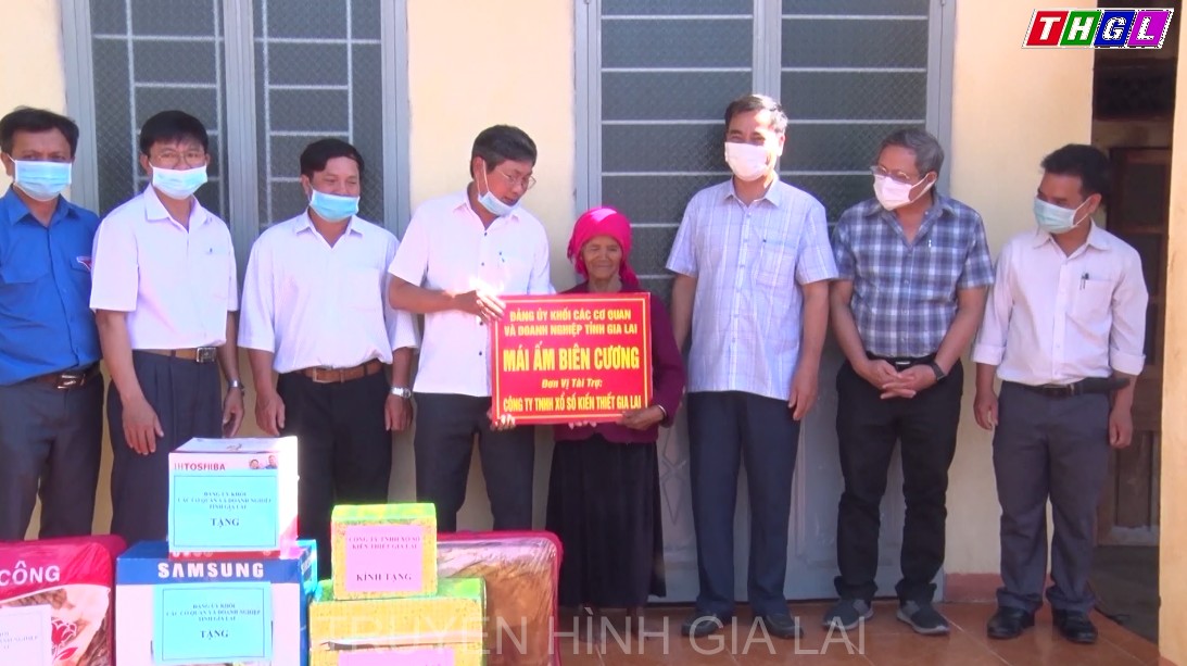 Bàn giao 8 căn nhà “Mái ấm biên cương” tại huyện Chư Prông