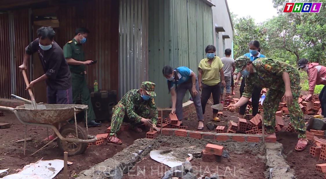 Đồn Biên phòng Ia O tham gia xây dựng củng cố địa bàn biên giới