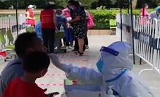 Trung Quốc đối mặt với đợt bùng phát dịch nghiêm trọng nhất do biến thể Delta