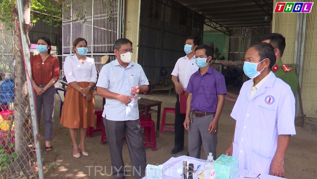 Đồng chí Bí thư Huyện ủy Krông Pa thăm, kiểm tra các Chốt kiểm soát dịch Covid- 19