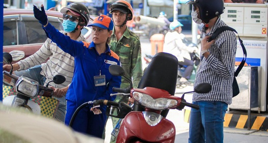 Ngày mai (12/7), giá xăng có thể lại tăng mạnh