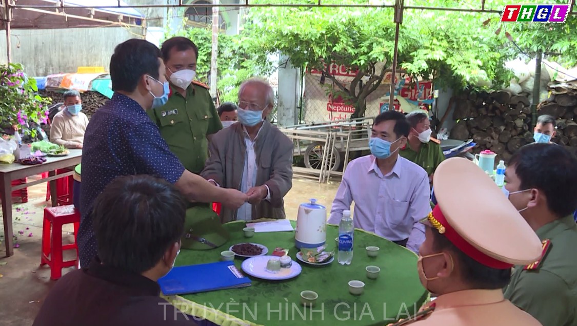 Thường trực Ban ATGT tỉnh thăm hỏi, động viên các gia đình nạn nhân TNGT chiều ngày 27/7 tại Chư Prông