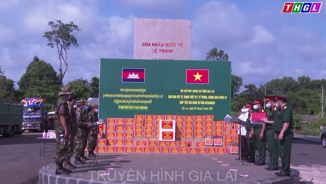 Gia Lai hỗ trợ vật tư, trang thiết bị y tế cho Tiểu khu Quân sự tỉnh Ratanakiri (Campuchia)