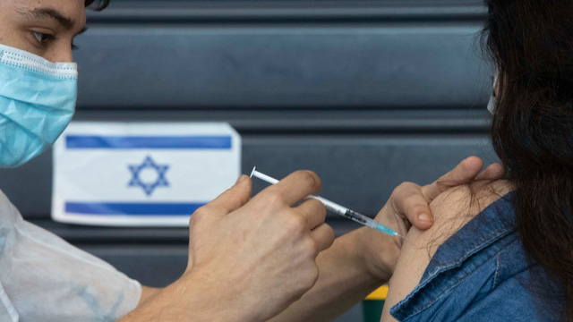Israel bắt đầu tiêm vaccine COVID-19 cho trẻ từ 5 – 11 tuổi