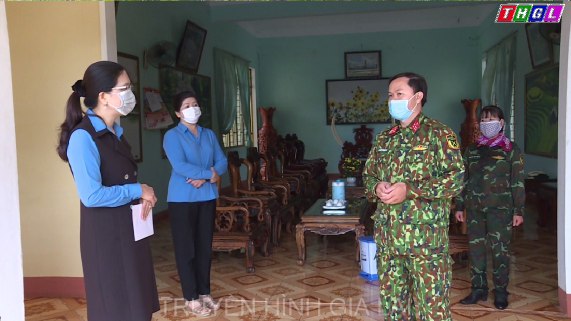 Lãnh đạo LĐLĐ tỉnh Gia Lai thăm, tặng quà một số điểm cách ly tập trung trên địa bàn thành phố Pleiku