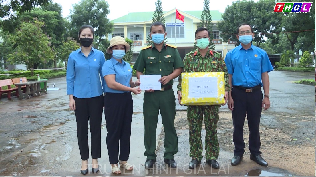 Lãnh đạo LĐLĐ tỉnh thăm, tặng quà các khu cách ly tập trung tại một số địa phương