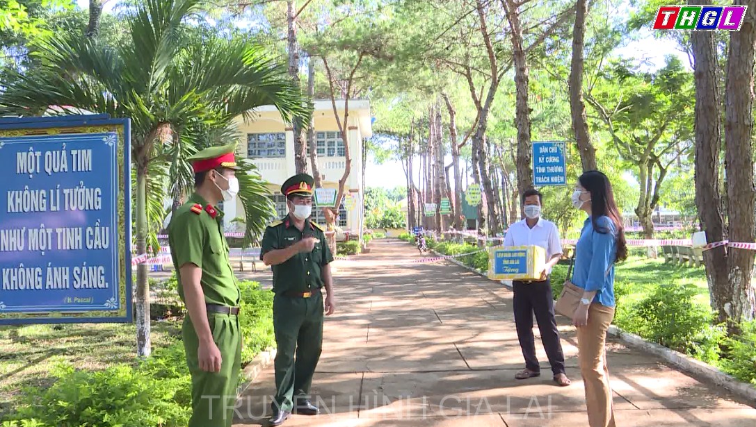 Lãnh đạo LĐLĐ tỉnh Gia Lai thăm, hỗ trợ các lực lượng tuyến đầu chống dịch Covid- 19 trên địa bàn tỉnh
