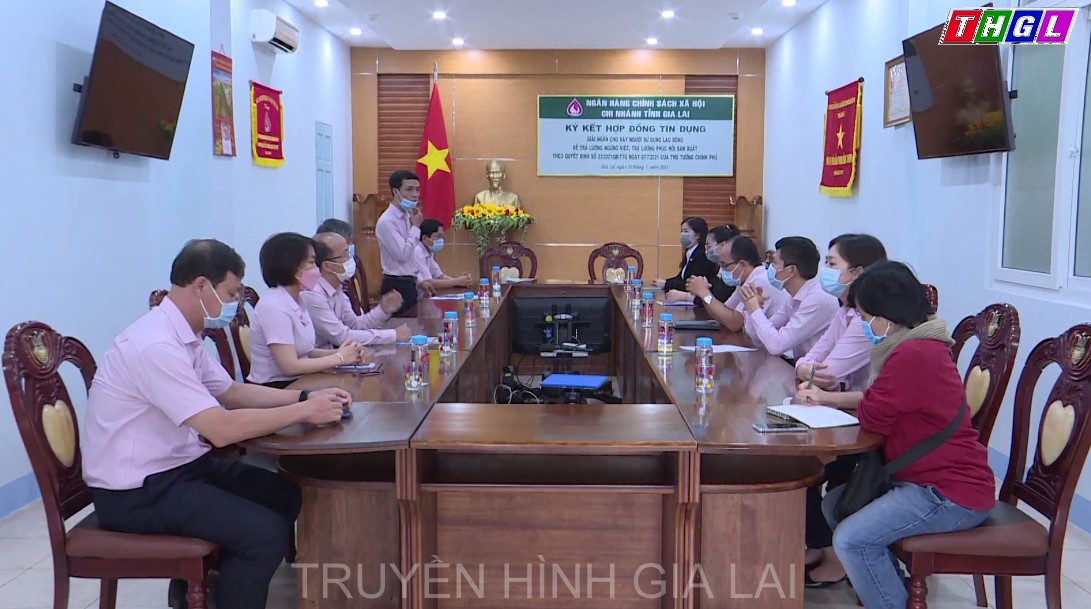 Chi nhánh NHCSXH cho vay người sử dụng lao động để trả lương ngừng việc do ảnh hưởng dịch COVID-19