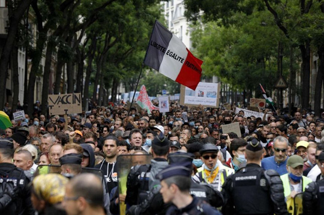 Pháp chính thức bước vào làn sóng dịch COVID-19 thứ tư