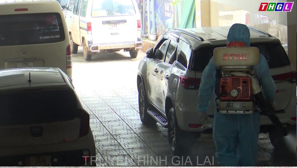 Pleiku phun khử khuẩn các điểm liên quan tới ca nhiễm Covid-19