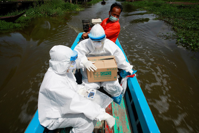 Nguy cơ 30 nghìn ca mắc mới COVID-19 mỗi ngày tại Thái Lan