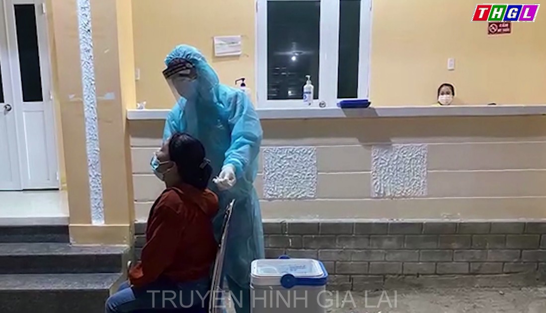 Thần tốc, lấy mẫu xét nghiệm xuyên đêm trên địa bàn thị xã Ayun Pa