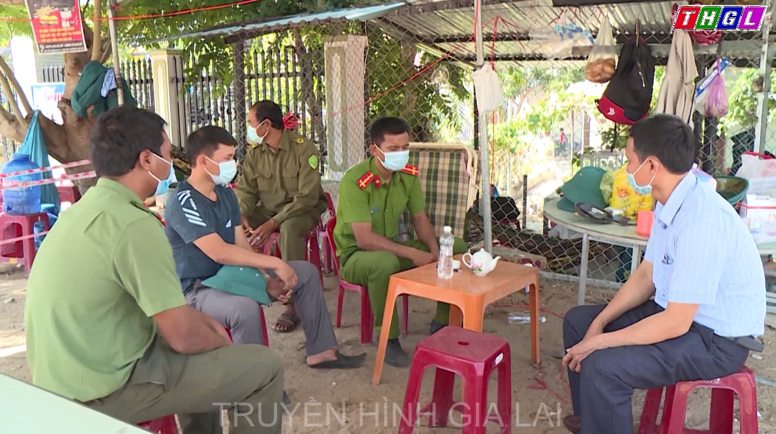 Lãnh đạo huyện Krông Pa kiểm tra các chốt kiểm soát dịch Covid-19 trên địa bàn
