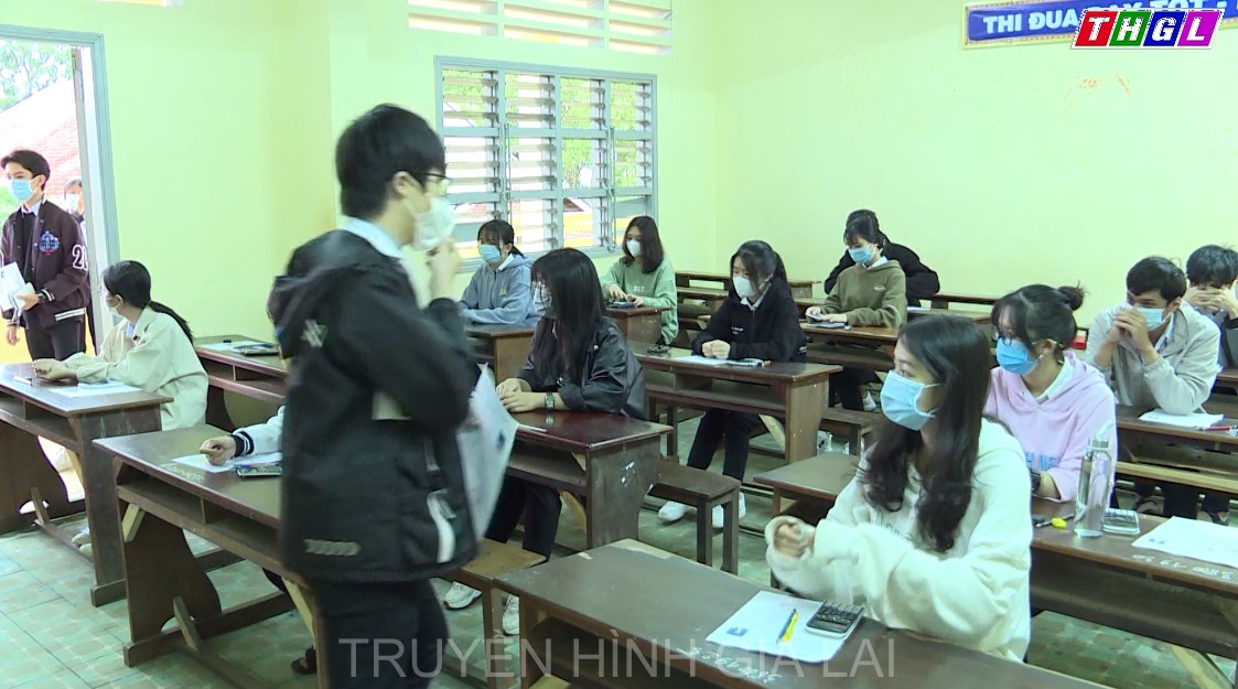 Thí sinh bước vào ngày thứ 2 của kỳ thi tốt nghiệp THPT