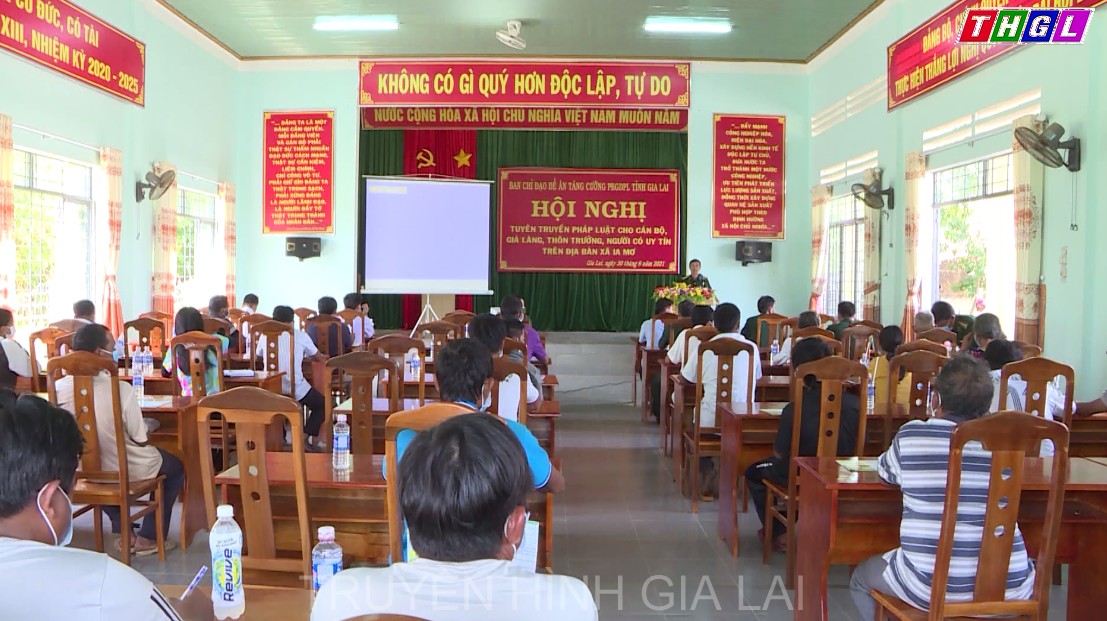 Tuyên truyền, phổ biến pháp luật cho già làng, trưởng thôn, người có uy tín trên biên giới