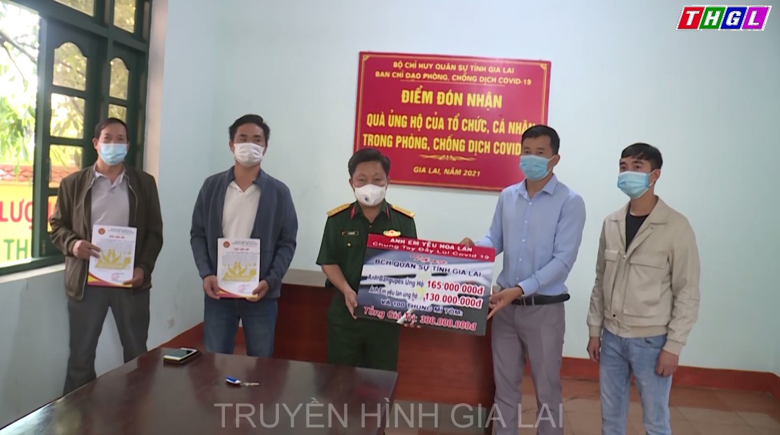 Ủng hộ 300 triệu đồng cho công tác phòng-chống dịch Covid-19