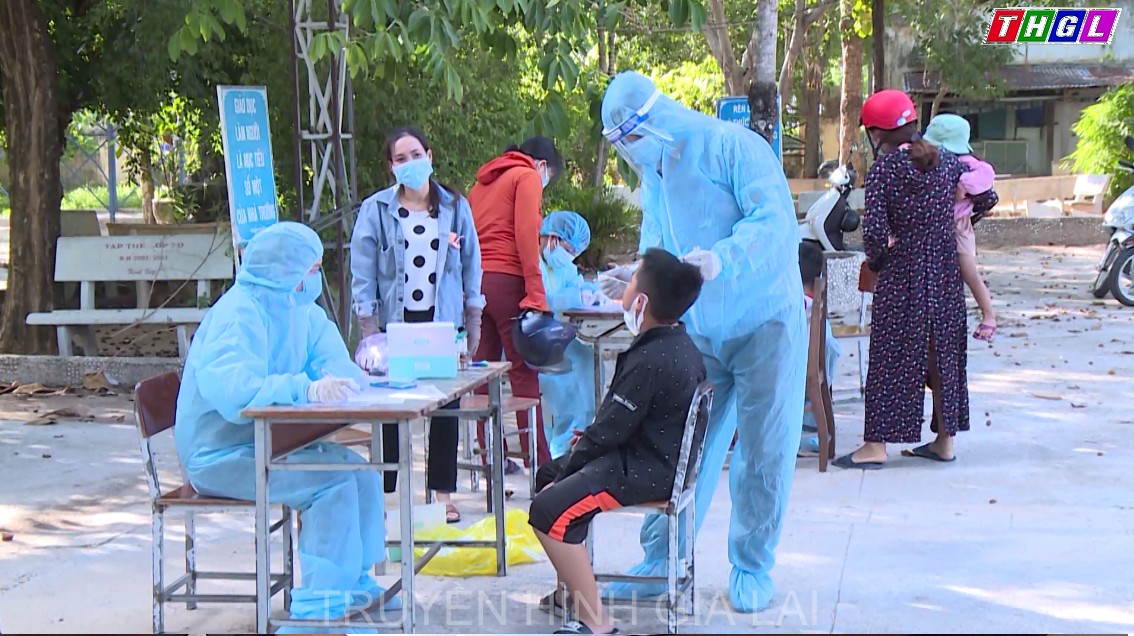 Huyện Krông Pa tiến hành test nhanh Covid-19 cho người dân