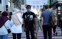 Người dân châu Âu chấp nhận sống chung với COVID-19