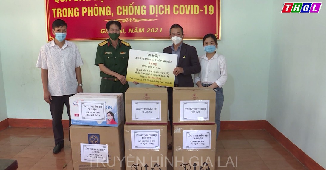 Lãnh đạo Ủy ban MTTQ Việt Nam tỉnh thăm, tặng quà Ban Chỉ đạo phòng, chống dịch Covid-19  Bộ Chỉ huy Quân sự tỉnh