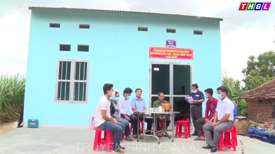 Hội Nạn nhân chất độc da cam/dioxin (NNCĐDC/dioxin) tỉnh Gia Lai trao tặng “Nhà tình nghĩa” cho gia đình NNCĐDC có hoàn cảnh đặc biệt khó khăn