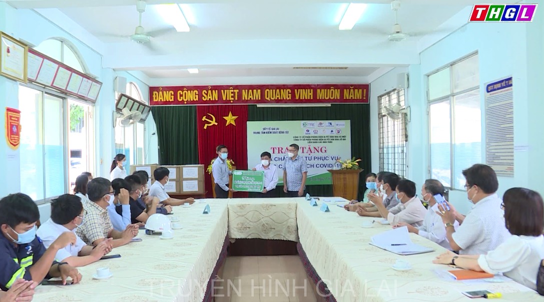 Trao tặng vật tư ,hóa chất phục vụ phòng, chống dịch cho CDC Gia Lai