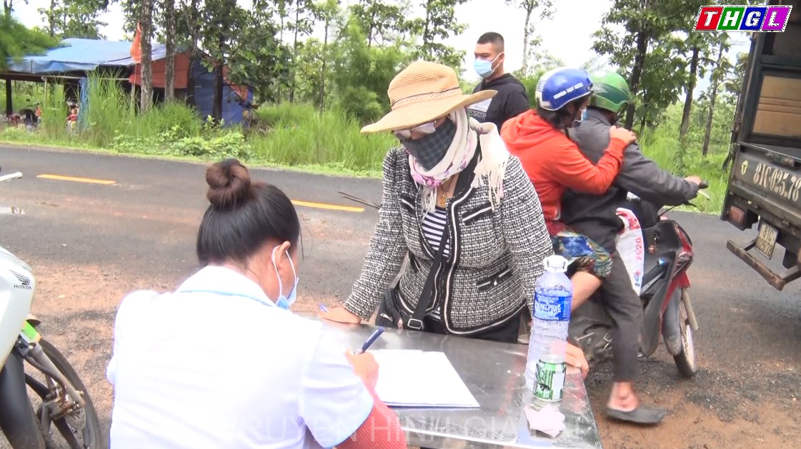 Tuổi trẻ xã Ia Pnôn chung tay phòng, chống dịch Covid-19