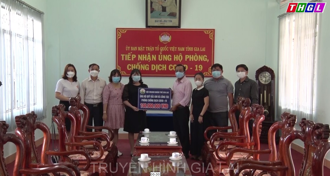 Hội Doanh nhân trẻ Gia Lai trao 120 triệu đồng ủng hộ quỹ phòng chống Covid – 19