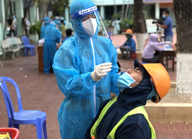 Thủ tướng yêu cầu tăng cường các biện pháp phòng chống COVID-19 quyết liệt hơn, hiệu quả hơn