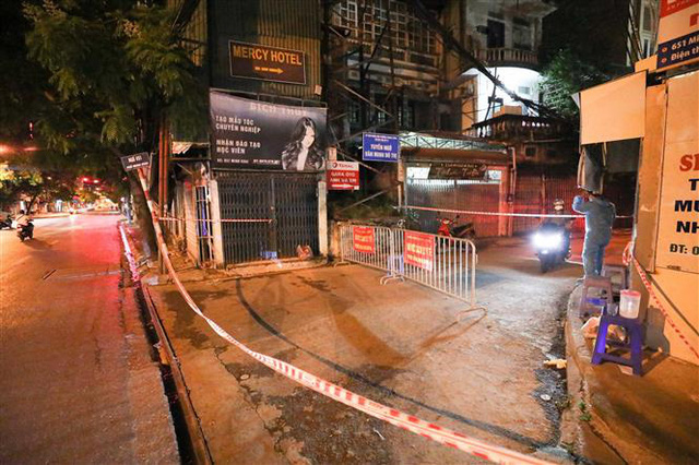 Phát hiện 20 ca nghi nhiễm COVID-19, Hà Nội phong tỏa tạm thời ngõ 651 Minh Khai