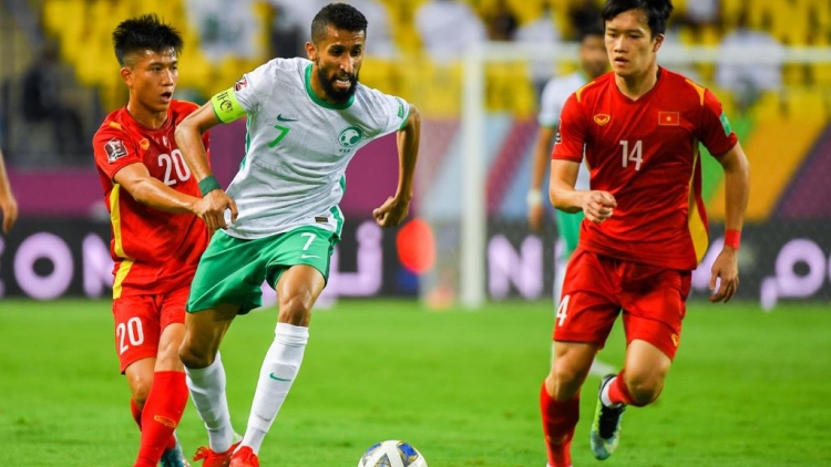 Quang Hải lập siêu phẩm, 10 người ĐT Việt Nam thua ngược 1-3 trên sân Saudi Arabia