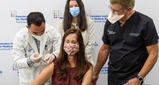 Đại dịch COVID-19 sẽ kết thúc trong một năm tới?