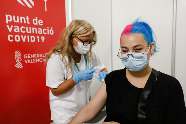 70% dân số trưởng thành tại EU đã tiêm vaccine đầy đủ