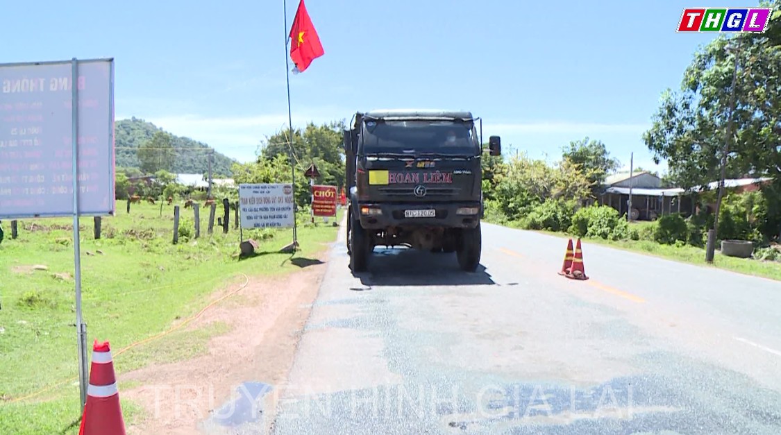 Krông Pa siết chặt kiểm soát người, phương tiện tại các chốt kiểm soát phòng, chống dịch Covid-19