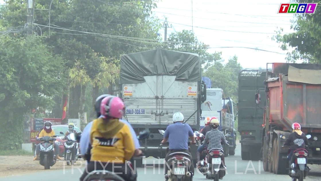 Nhiều xe trọng tải lớn vẫn đi vào đường cấm qua thành phố Pleiku