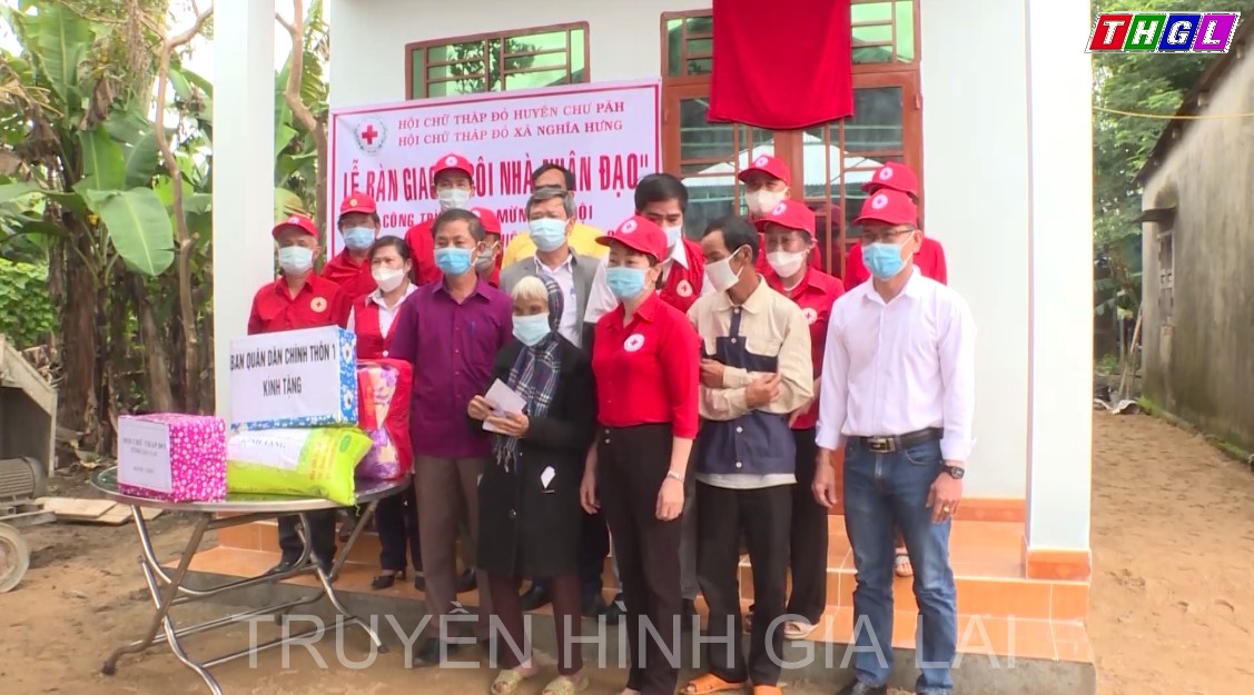 Hội chữ thập đỏ huyện Chư Pah bàn giao nhà “Ngôi nhà nhân đạo” cho hộ nghèo tại xã Nghĩa Hưng