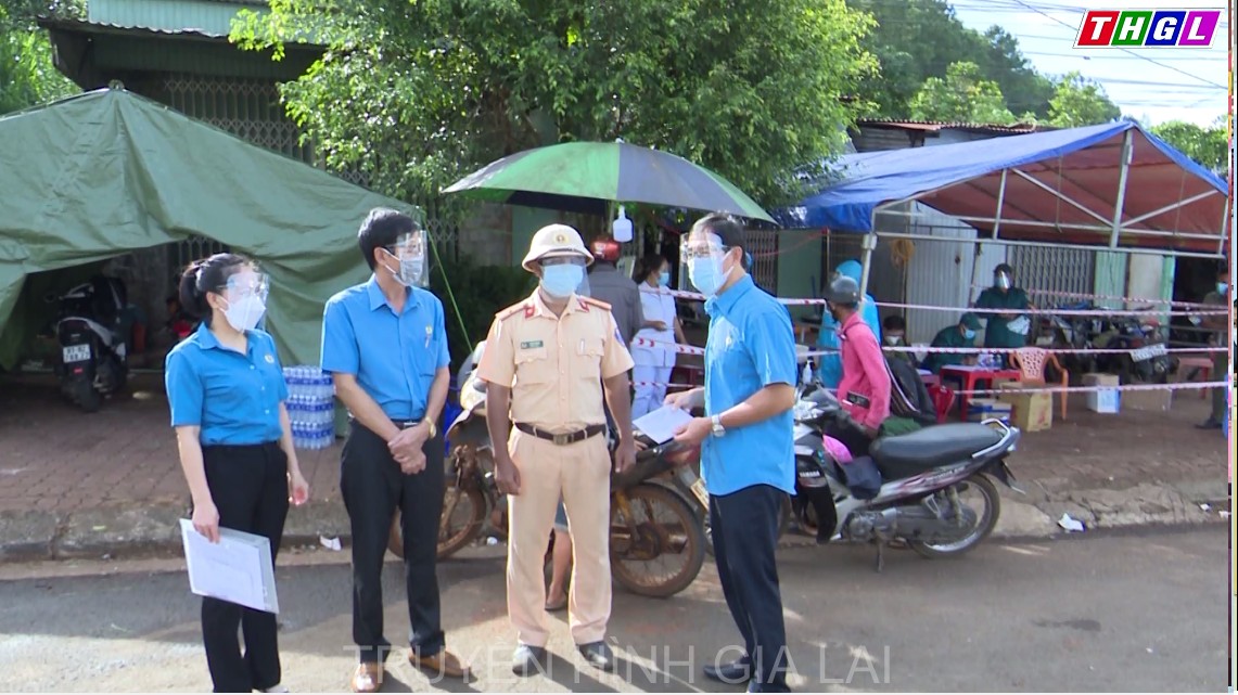 Liên đoàn Lao động TP.Pleiku hỗ trợ tuyến đầu chống dịch
