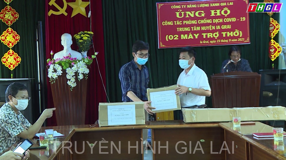 Công ty Cổ phần đầu tư Năng lượng Điện xanh Gia Lai tặng 2 máy trợ thở cho Trung tâm Y tế huyện Ia Grai