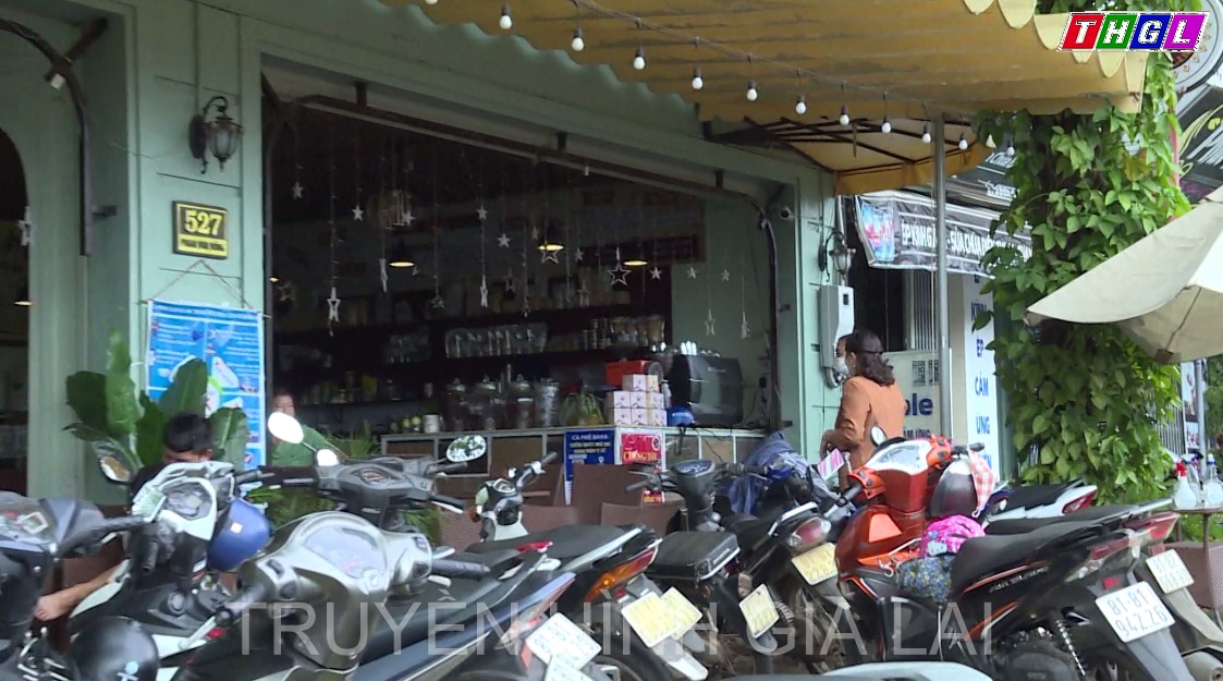 TP Pleiku ngày đầu mở cửa trở lại một số cơ sở kinh doanh, dịch vụ tại vùng xanh-vùng bình thường mới