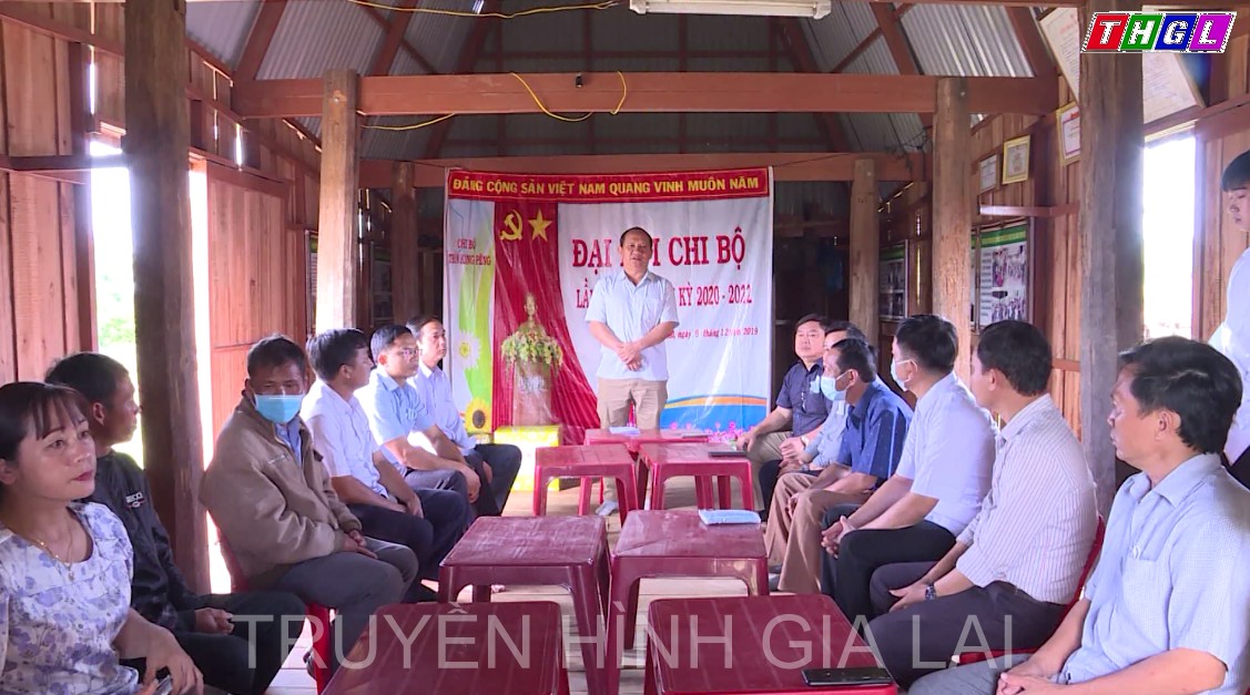 Phó Bí thư Tỉnh ủy Rah Lan Chung thăm, kiểm tra việc xây dựng nông thôn mới ở Phú Thiện