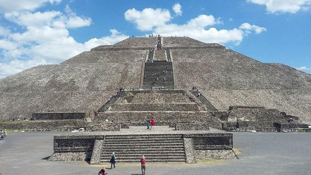 Phát hiện bó hoa hơn 2.000 tuổi dưới kim tự tháp Teotihuacan