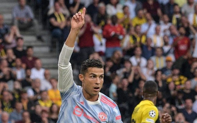 Ronaldo lập một loạt kỷ lục ở Champions League
