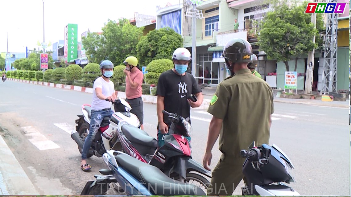Thị trấn Phú Túc (Krông Pa) xử lý nghiêm các trường hợp vi phạm trong thời gian thực hiện giãn cách xã hội theo Chỉ thị số 16