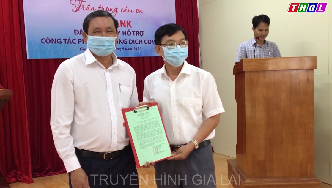 Agribank Gia Lai trao tặng 1 tỷ đồng hỗ trợ công tác phòng, chống dịch Covid-19 trên địa bàn tỉnh Gia Lai
